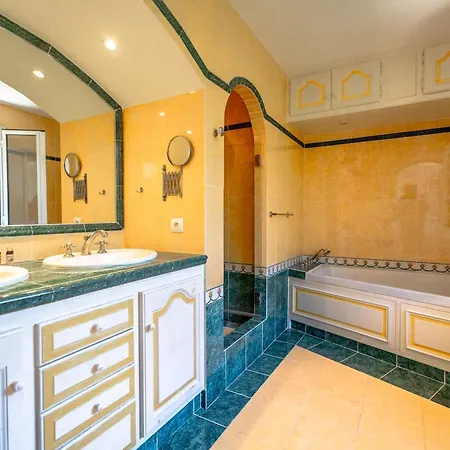 别墅 La Perle L Pool & Terrace L Shellter 圣特罗佩